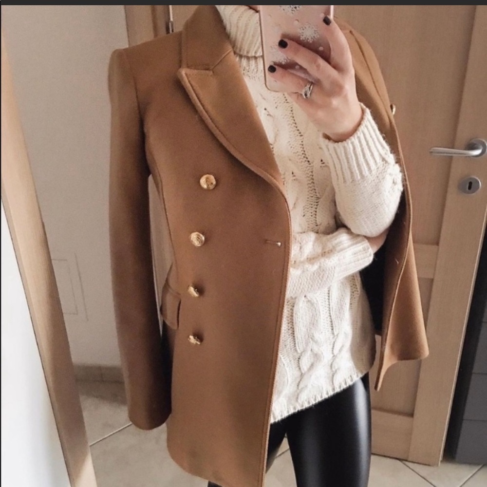 Zara camel coat gold button NEw without tags! Never worn !! Size S !
